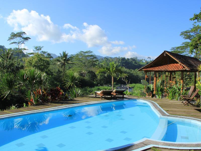 Tepi Sungai Sidemen (Bali)